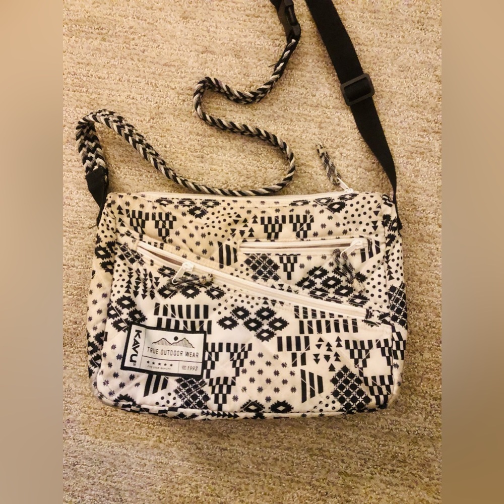 KAVU ‘Uptown Puff’ Crossbody Purse